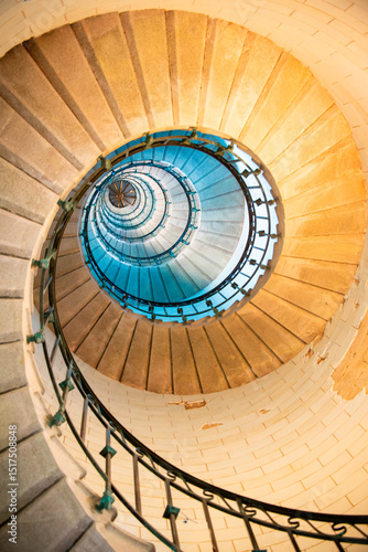 Escalier en colimaçon dans le phare d'Eckmühl, Finistère sud, Bretagne, France