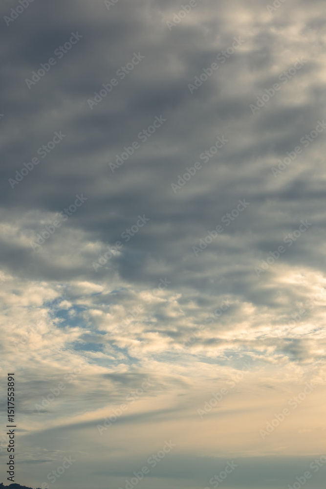 Obraz premium Dramatic Cloudscape with Overcast Sky