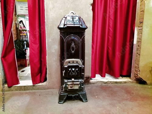 vintage mirror in venice