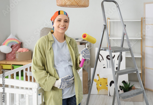 Young pregnant woman with p...