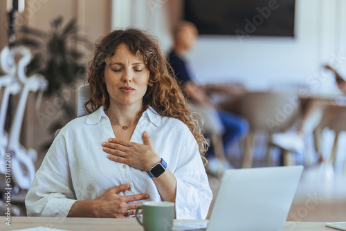 Foto Calm Woman Practicing Mindful Breathing at Workplace for Stress Relief