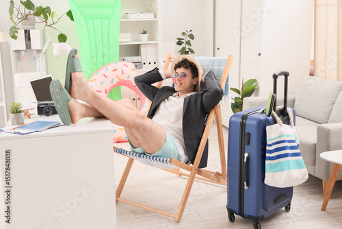 Young businessman waiting f...