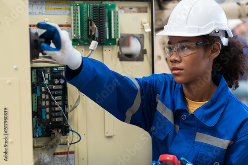 Quadro su tela Electrician woman, Electric system on circuit board, Ampere meter
