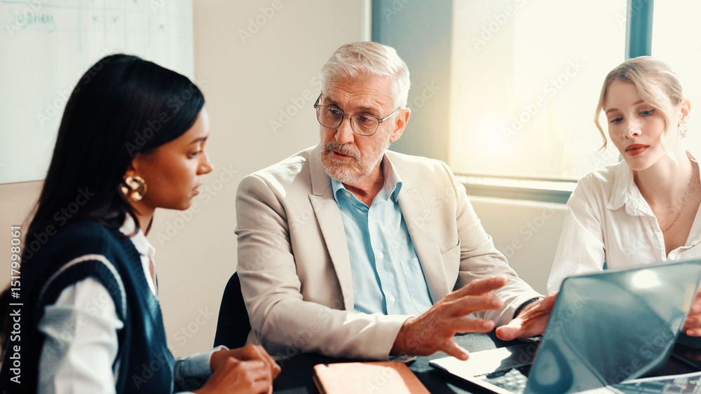 Obraz premium Talking, mentor or business people on laptop with feedback for teamwork, collaboration and investment. Investor, mature or manager in office with technology for project, budget and risk management