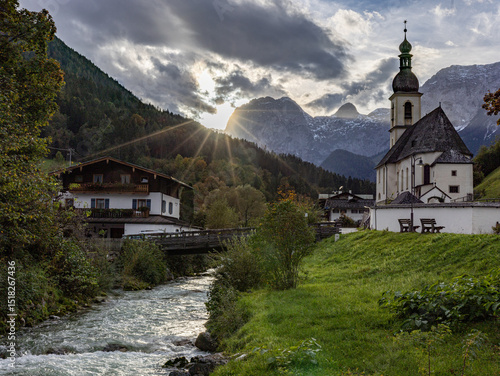 Kirche in Ramsau mit Sunburst