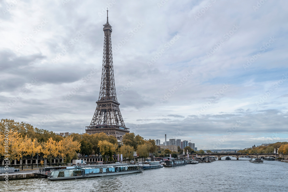 Fototapeta premium The Seine river and the Eiffel Tower in Paris, France, in the autumn season