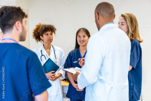 Slika na platnu Medical team meeting discussing patient charts in hospital