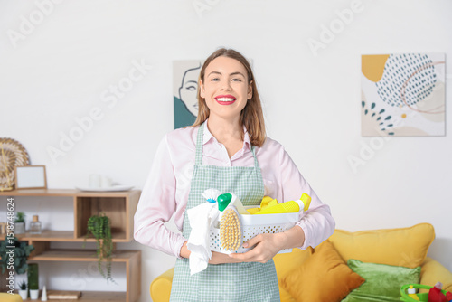 Young woman with cleaning s...