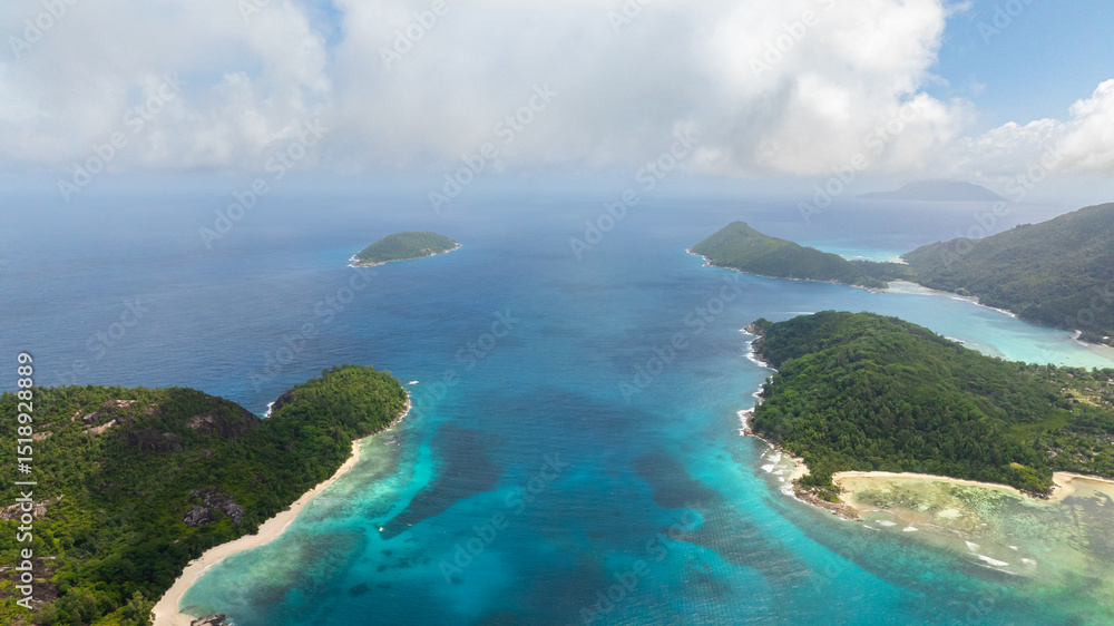 Naklejka premium Golden sands along the island's beach with clear waters and tropical vegetation. Seychelles, Mahe.