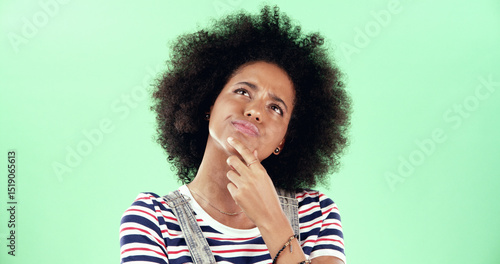 Foto Black woman, thinking and green screen for choice, doubt and education comparison