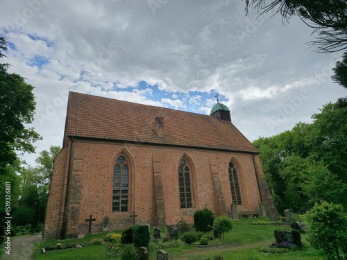 St.-Elisabeth-Kirche. Die evangelisch-lutherische denkmalgeschützte Kirche St. Elisabeth steht in Hude, einer Gemeinde im Landkreis Oldenburg von Niedersachsen.