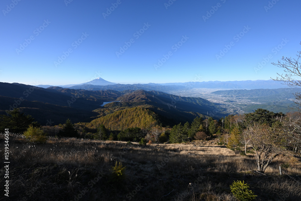 Fototapeta premium Climbing Mount Daibosatsurei, Yamanashi, Japan