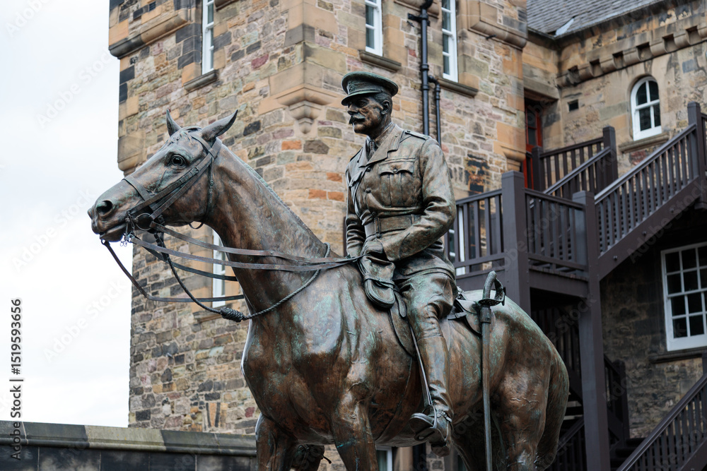 Fototapeta premium statue of man on horse at edinburgh castle