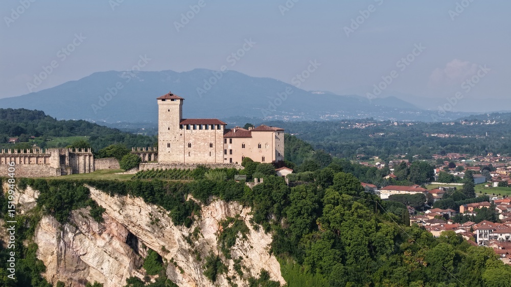 Naklejka premium Castello rocca drone