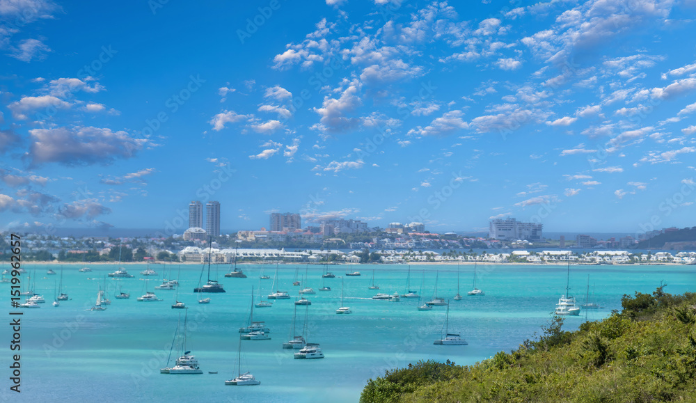 Obraz premium Caribbean cruise vacation, panoramic skyline of Saint Martin island from Pic Paradis lookout.