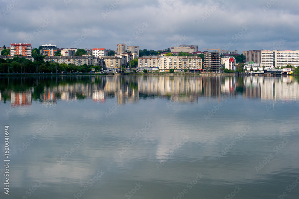 Obraz premium view of Ternopil cite reflected in the lake, Ukraine