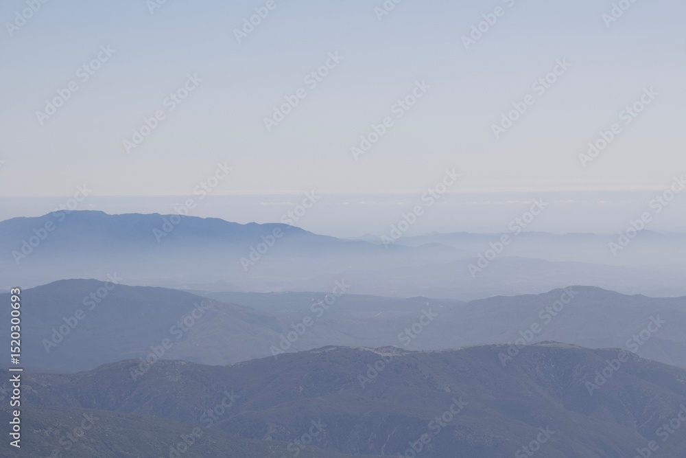 Fototapeta premium Mountains, valleys, lake, cloud view of Idyllwild from top of Tahquitz peak hike in Idyllwild San Jacinto mountains california