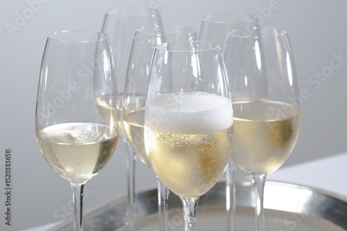 Detalle copas champán llenas