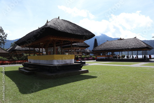 Wallpaper Mural Bali, 30 April 2025 - Ulun Danu Lake Temple, Bali, Indonesia, Religious Tourism Torontodigital.ca