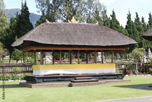 Wallpaper Mural Bali, 30 April 2025 - Ulun Danu Lake Temple, Bali, Indonesia, Religious Tourism Torontodigital.ca