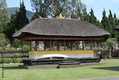 Wallpaper Mural Bali, 30 April 2025 - Ulun Danu Lake Temple, Bali, Indonesia, Religious Tourism Torontodigital.ca