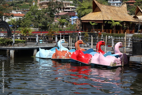 Wallpaper Mural Bali, 30 April 2025 - duck boat on ulun danu lake bali Torontodigital.ca
