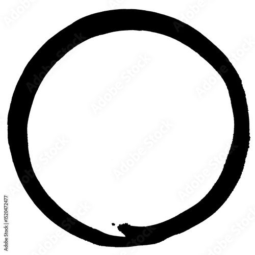 毛筆で描いた大きな円、にじみのあるナチュラルな線