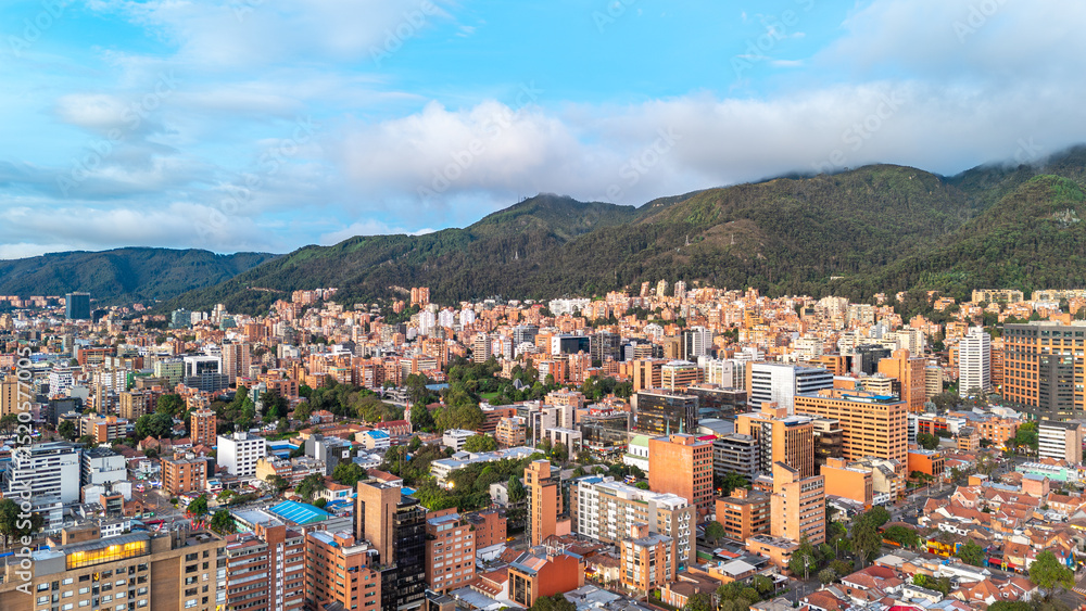 Fototapeta premium Aerial View of Bogotá, Colombia with Urban Landscape and Surrounding Mountains