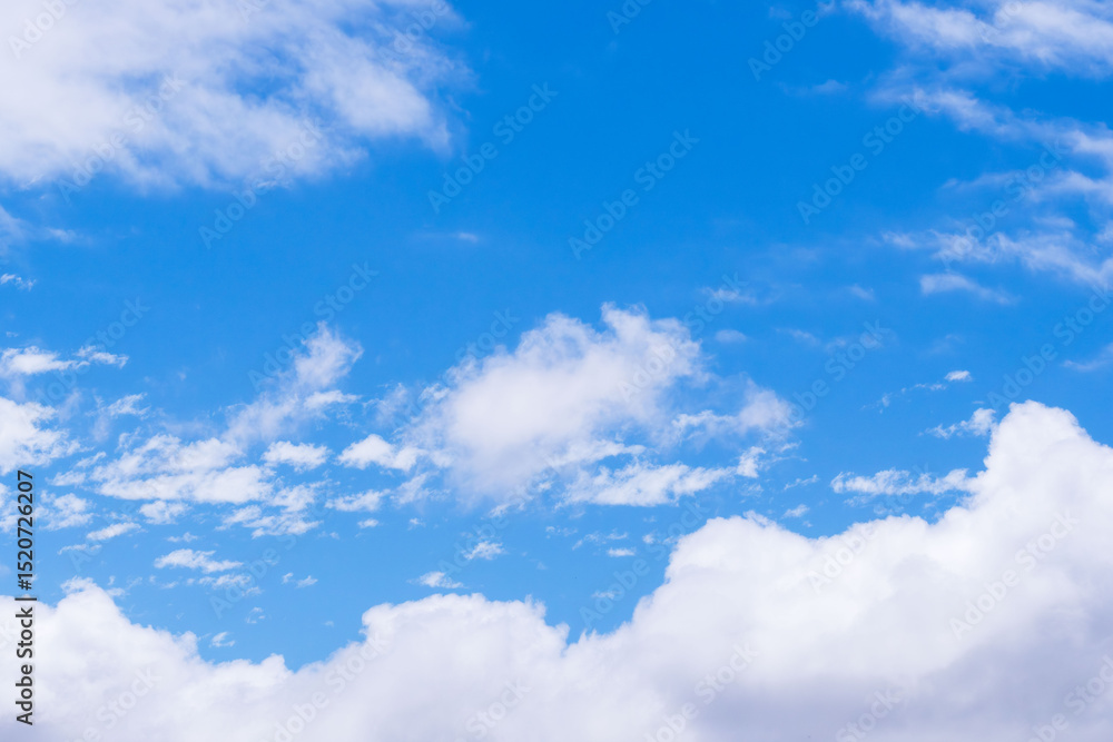 Obraz premium 雨上がりの澄んだ青空と白い雲27