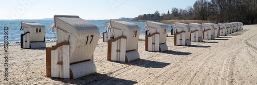 Strandkörbe am Badestrand der Müritz, Klink, Müritz, Mecklenburgische Seenplatte, Mecklenburg, Mecklenburg-Vorpommern, Deutschland, Europa
