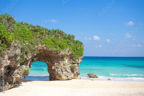 宮古島の青い海と空　砂山ビーチ