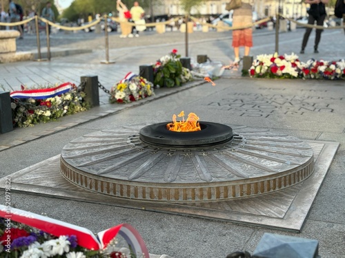 Billede på lærred Flamme du soldat inconnu