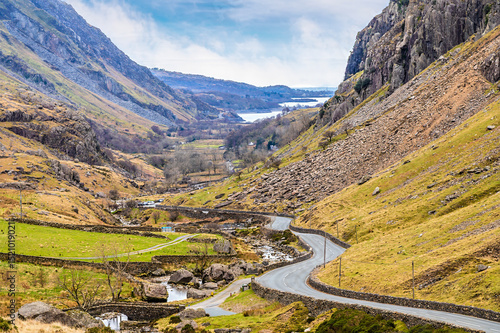 Canvas Print A view down the Pen-y-Pass in Snowdonia, Wales in springtime