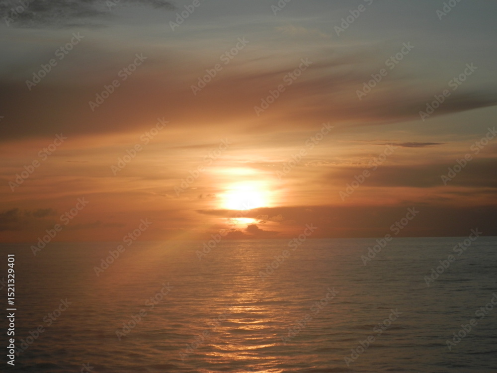 Fototapeta premium sunset over the sea