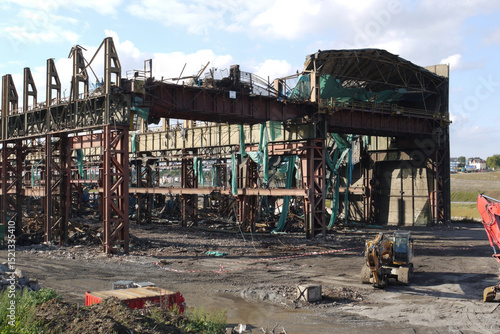 Abriss der Afflerbachhalle auf dem Gelände des Stahlwerks Phoenix Ost in Dortmund