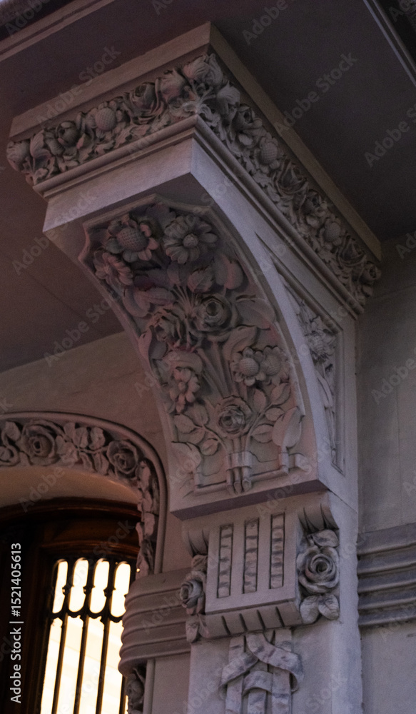 Obraz premium Interesting Art Nouveau Architecture Buildings facade in Barcelona, Spain. (Arquitectura modernista).