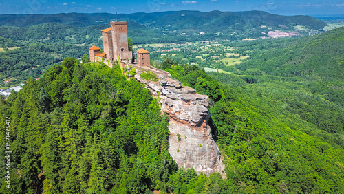 Cuadro en lienzo Trifels Castle (Reichsburg Trifels) near Annweiler in the Palatinate region of southwestern Germany