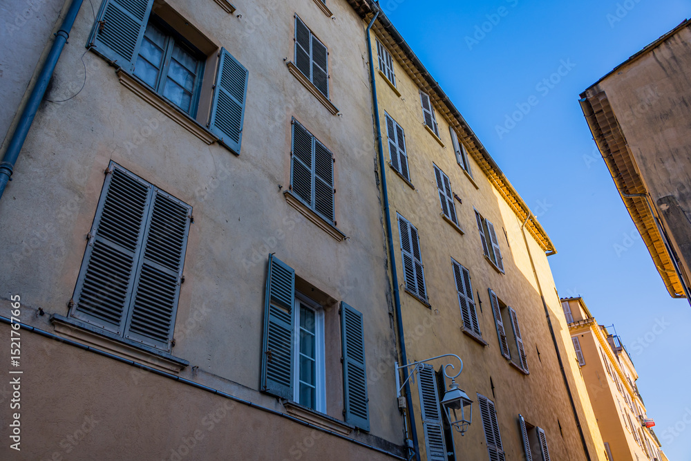 Naklejka premium Dans les rues de Toulon ville de la méditerranée en France