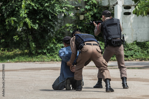 Police steel handcuffs,Police arrested,Professional police officer has to be very strong,Officer Arresting,