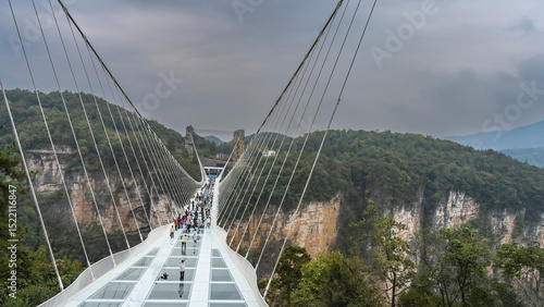 Valokuva A unique glass bridge over the gorge