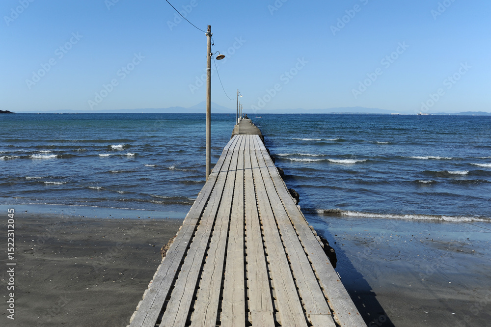 Obraz premium 海と桟橋