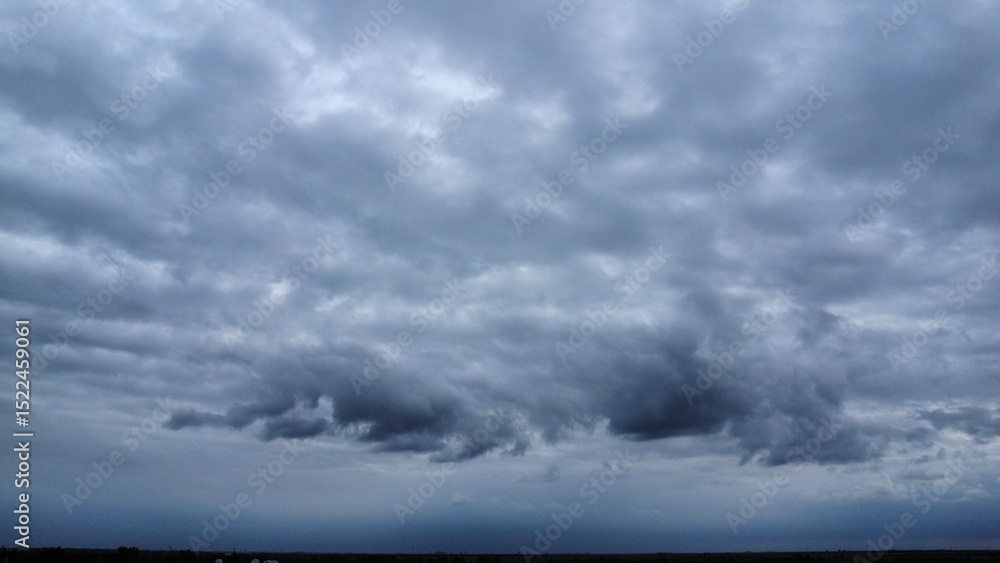 Obraz premium Brooding Sky Over the Horizon