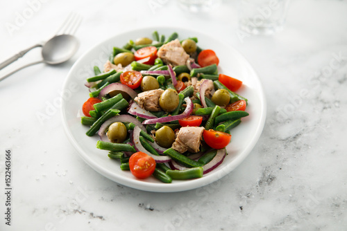 Nicoise salad with tuna and green bean