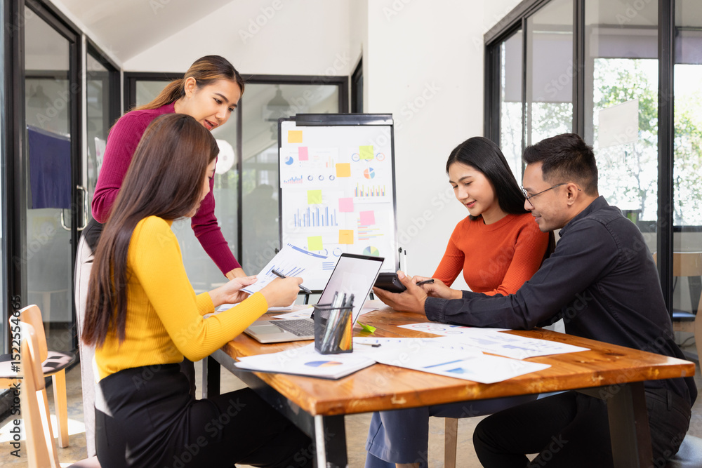 Obraz premium Group of Asian business working analysis project brainstorm in modern office, Asian businesspeople team working together, Business startup and company strategy planning concept.