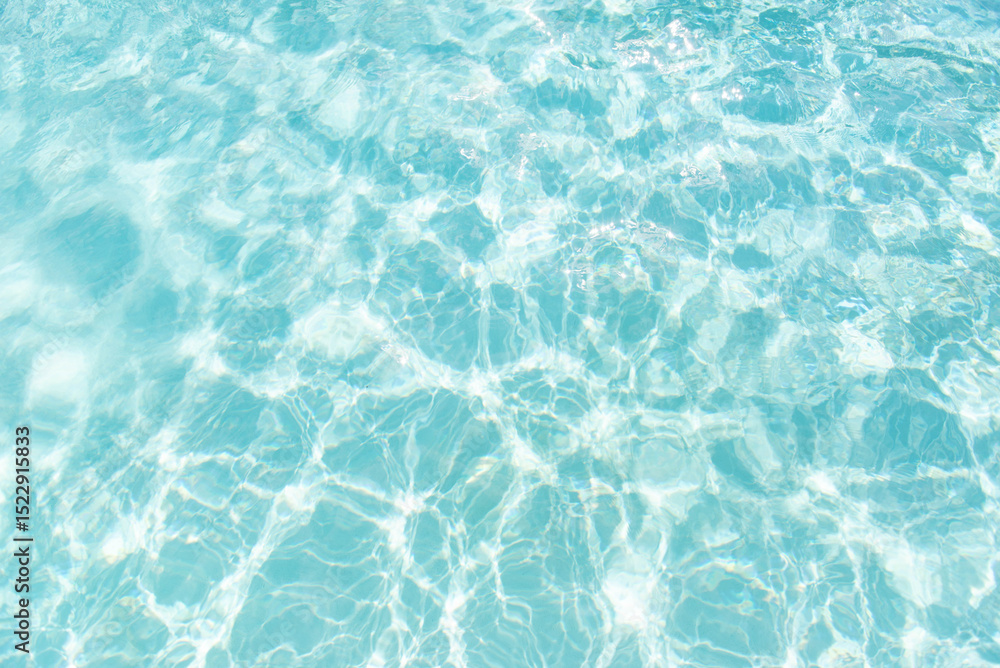 Fototapeta premium Soothing turquoise water with sunlight patterns