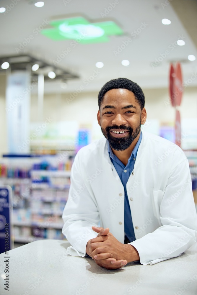 Obraz premium Friendly Pharmacist Smiling in a Modern Drugstore Interior With Shelves Visible