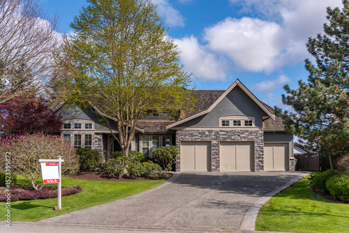Obraz na plátne Luxury house for sale with nice spring  landscape in Vancouver, Canada, North America