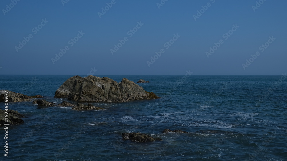 日本、千葉、犬吠埼灯台、灯台、九十九里、銚子、犬吠埼、展望台、銚子半島、海、白亜の灯台、観光スポット、青空 日本、千葉、犬吠埼灯台、灯台、九十九里、銚子、犬吠埼、展望台、銚子半島、海、白亜の灯台、観光スポット、青空