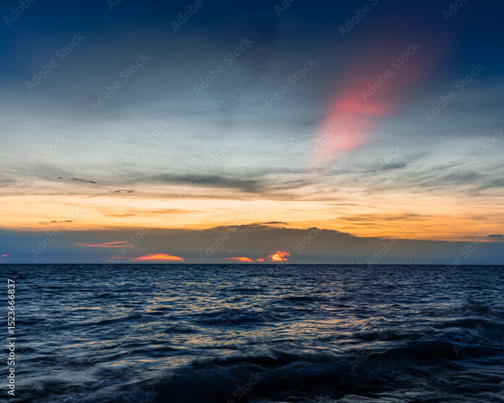 Fototapeta premium sunset over the sea