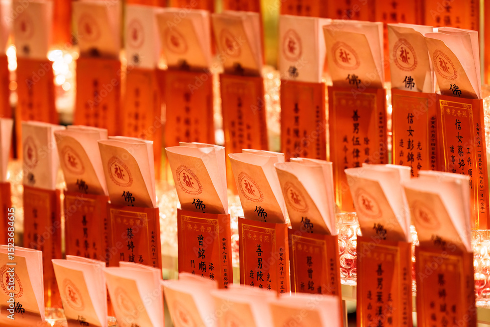 Fototapeta premium Decoration inside the beautiful Buddha Tooth Relic Temple in Singapore